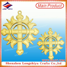 Italien Christian Religiöse Medaillen Kreuz Gold Medaillon Hohlmedaille Metall Emblem Pin Abzeichen mit Sicherheit Pin (LZY-00020130057)